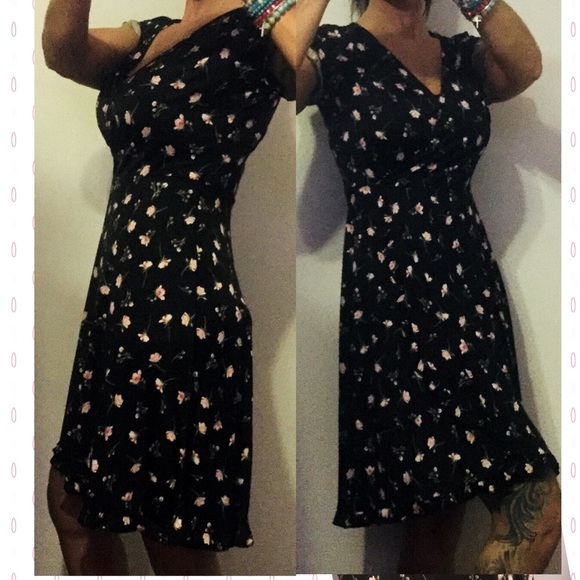 BLACK FLORAL SHORT SLEEVE TUNIC DRESS - Picture 4 of 8